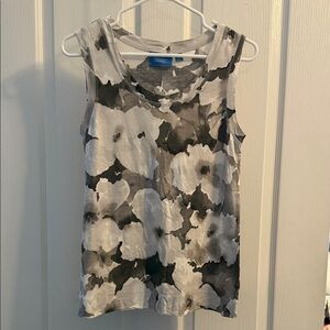Simply Vera Vera Wang Black and White Floral Sleeveless Women’s Top Size Small